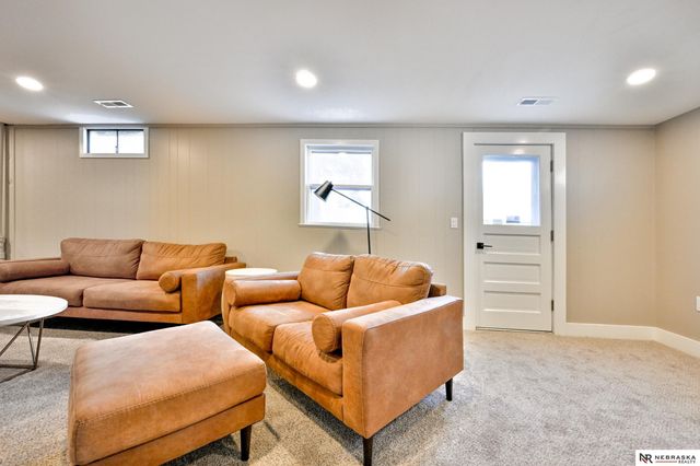 9144 Boyd Street, Omaha, NE 68134