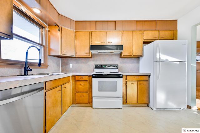 9144 Boyd Street, Omaha, NE 68134