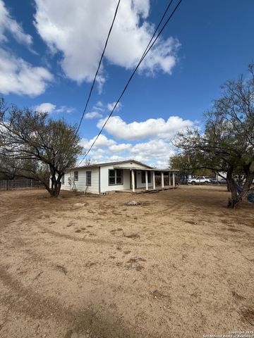 279 Cenizo, Carrizo Springs, TX 78834
