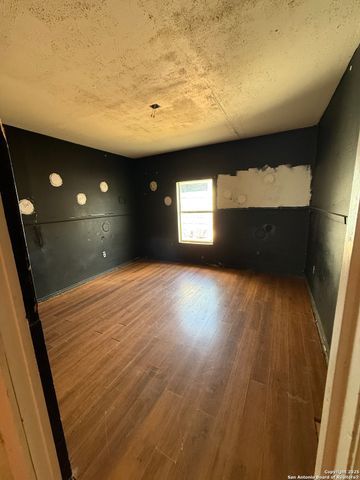 279 Cenizo, Carrizo Springs, TX 78834