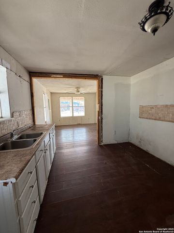 279 Cenizo, Carrizo Springs, TX 78834