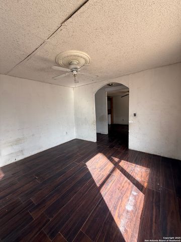 279 Cenizo, Carrizo Springs, TX 78834