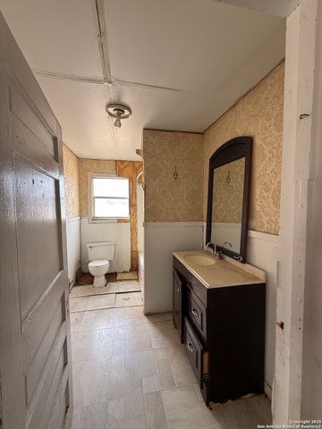 279 Cenizo, Carrizo Springs, TX 78834