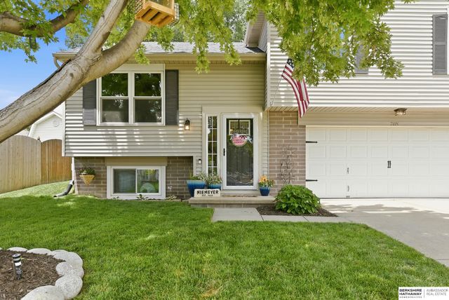 7418 S 176th Street, Omaha, NE 68136