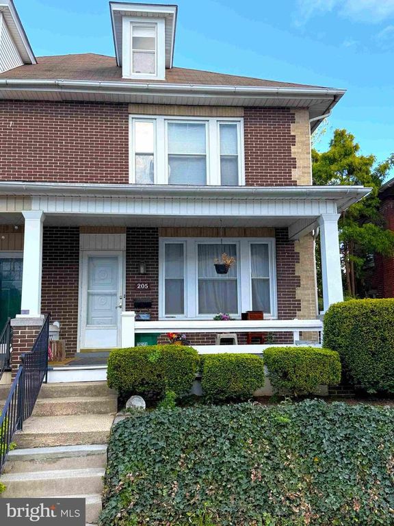 205 PARK AVE, Ephrata, PA 17522