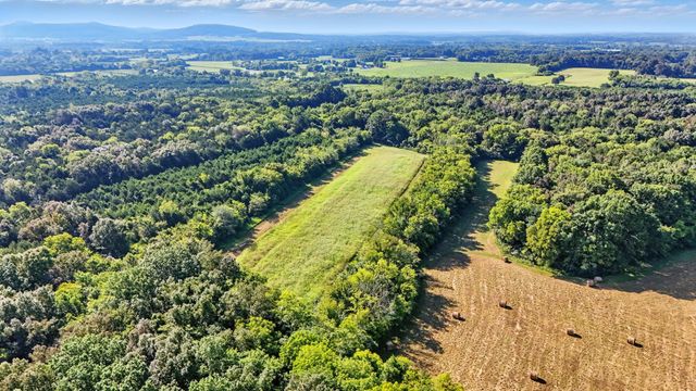 790 Squire Hall Rd, Bell Buckle, TN 37020