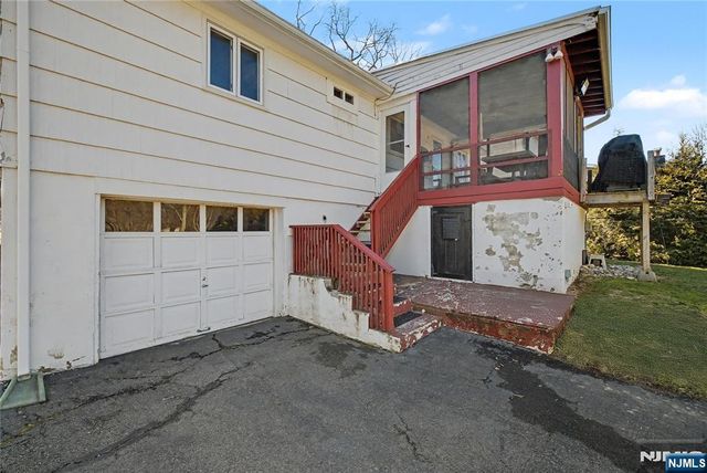 113 Seminole Avenue, Oakland, NJ 07436