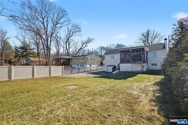 113 Seminole Avenue, Oakland, NJ 07436