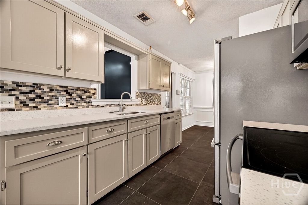 Image 10 of property listing at 111 Ashwood Drive, Pooler, GA 31322