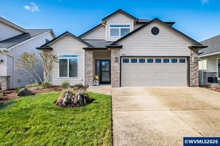 745 SE Glendover Ln, Dallas, OR 97338