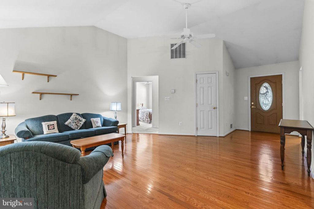 Image 10 of property listing at 15440 SORREL RIDGE LN, Waldorf, MD 20601
