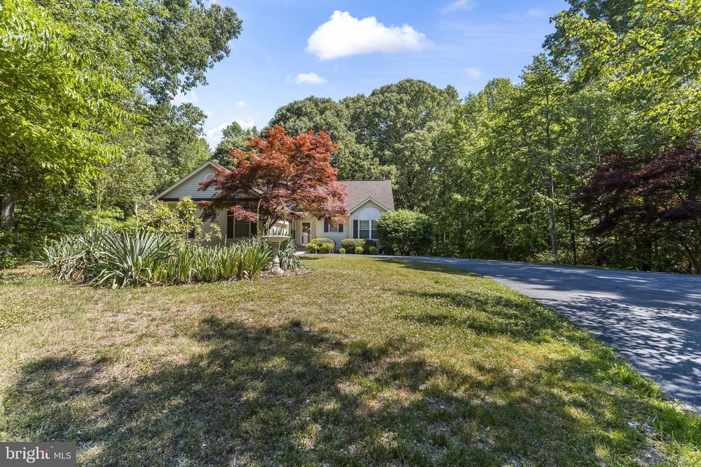 Image 5 of property listing at 15440 SORREL RIDGE LN, Waldorf, MD 20601