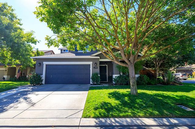 2365 Triumph Ct, Turlock, CA 95380