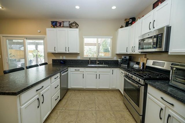2365 Triumph Ct, Turlock, CA 95380