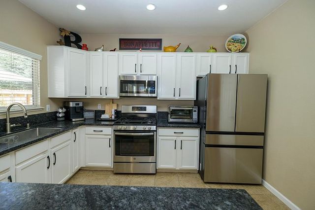 2365 Triumph Ct, Turlock, CA 95380
