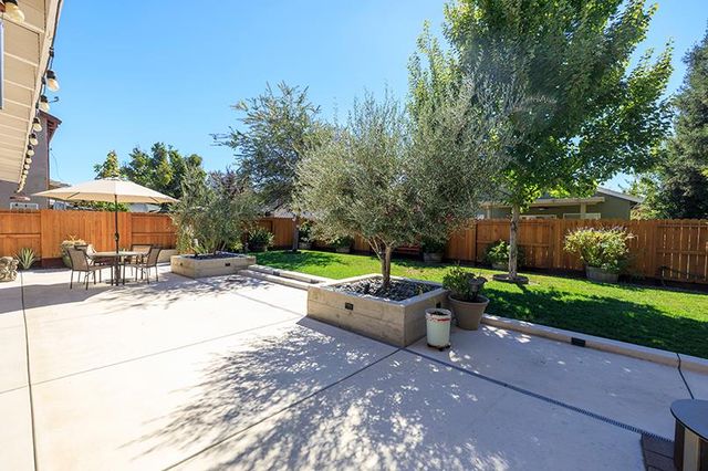2365 Triumph Ct, Turlock, CA 95380