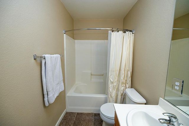 2365 Triumph Ct, Turlock, CA 95380