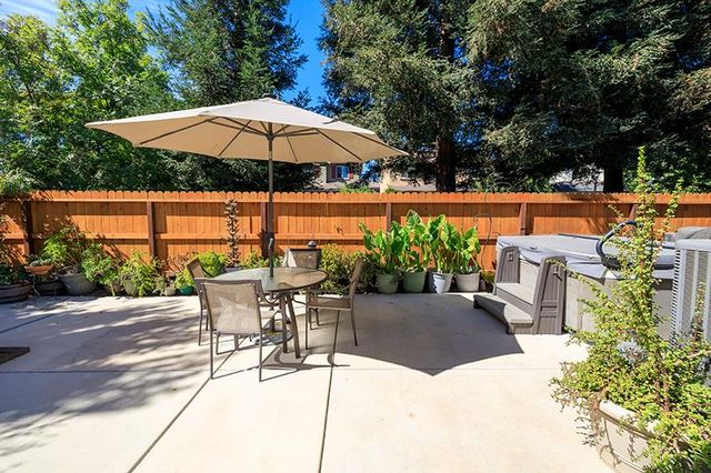 2365 Triumph Ct, Turlock, CA 95380