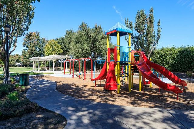2365 Triumph Ct, Turlock, CA 95380