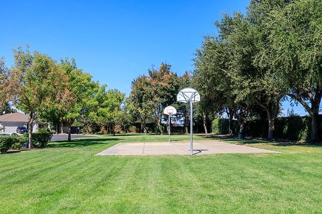2365 Triumph Ct, Turlock, CA 95380