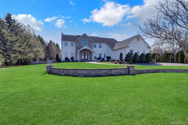 92 Sweetgum Lane, Miller Place, NY 11764
