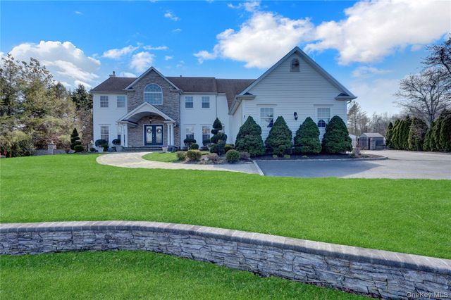 92 Sweetgum Lane, Miller Place, NY 11764