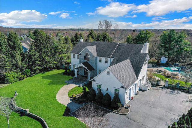 92 Sweetgum Lane, Miller Place, NY 11764