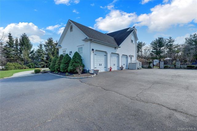 92 Sweetgum Lane, Miller Place, NY 11764