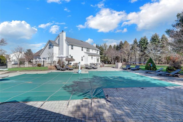 92 Sweetgum Lane, Miller Place, NY 11764