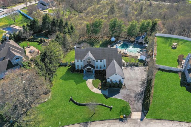 92 Sweetgum Lane, Miller Place, NY 11764
