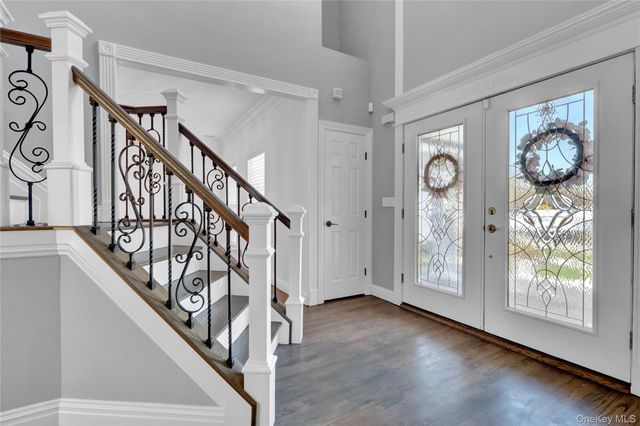 92 Sweetgum Lane, Miller Place, NY 11764