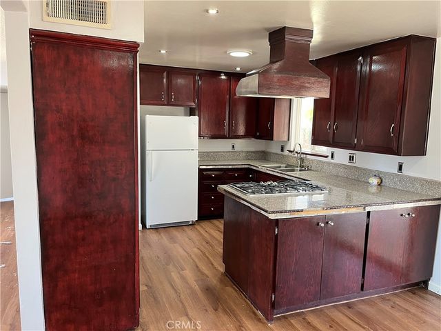 1021 N Orange Avenue, Ontario, CA 91764