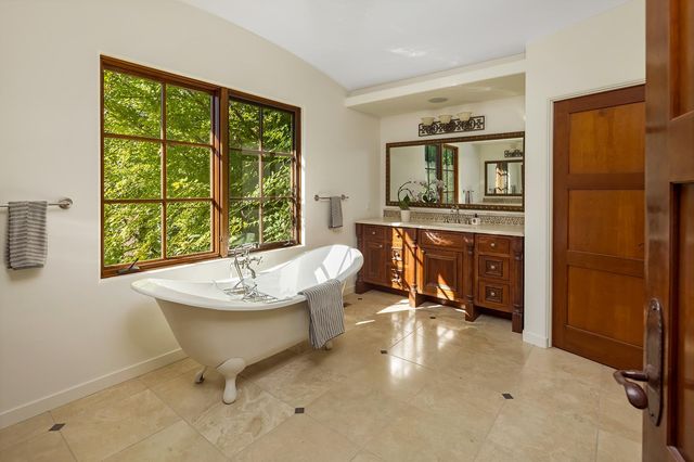 1700 Kenwood Parkway, Minneapolis, MN 55405