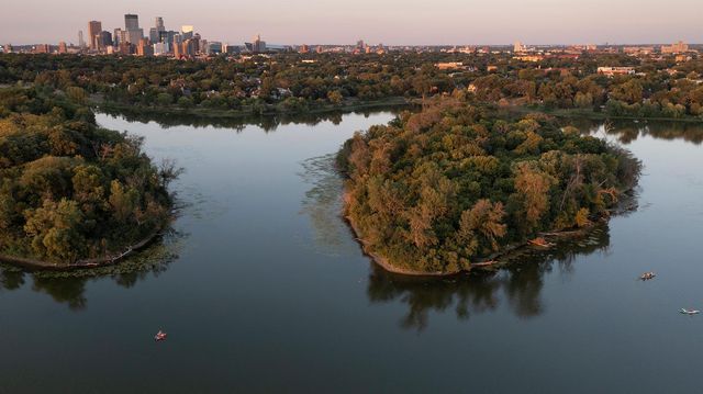 1700 Kenwood Parkway, Minneapolis, MN 55405
