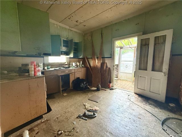 1319 Bigley Avenue, Charleston, WV 25302