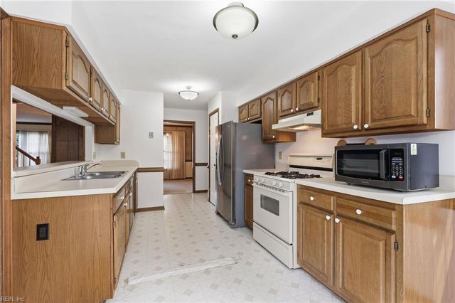 1032 Backwoods RD, Virginia Beach, VA 23455