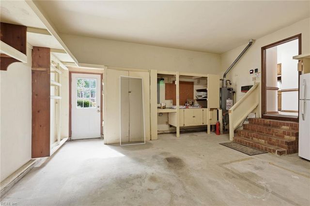 1032 Backwoods RD, Virginia Beach, VA 23455