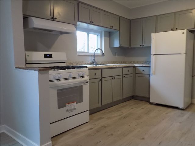 5850 Heberton Dr, Penn Hills, PA 15147