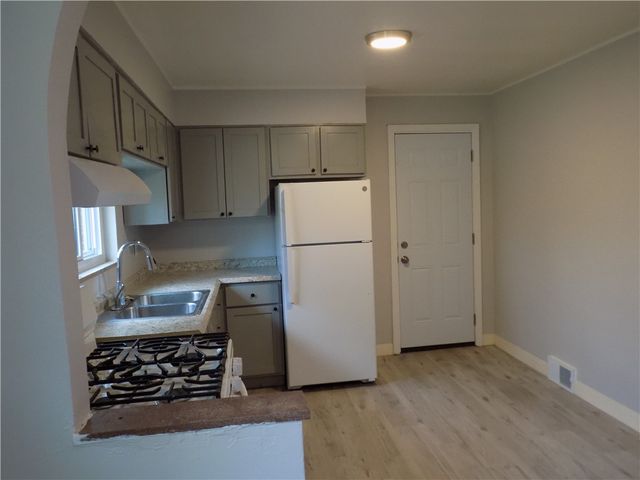 5850 Heberton Dr, Penn Hills, PA 15147