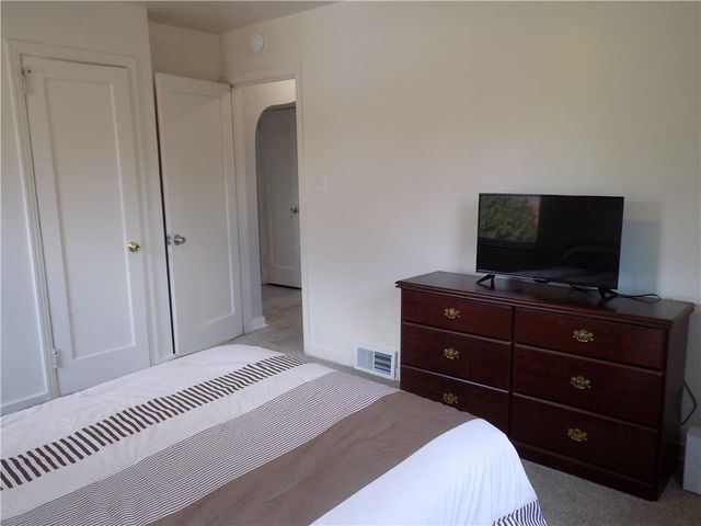 5850 Heberton Dr, Penn Hills, PA 15147