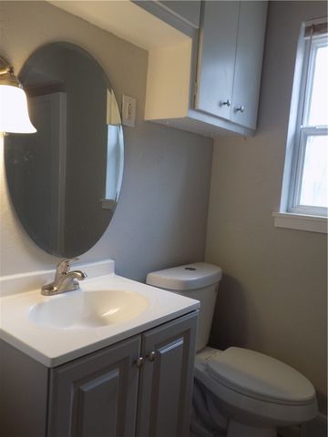 5850 Heberton Dr, Penn Hills, PA 15147