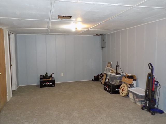 5850 Heberton Dr, Penn Hills, PA 15147