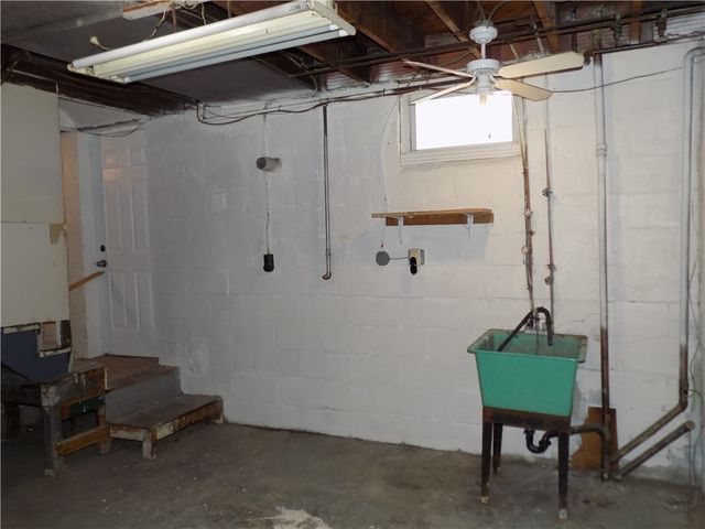 5850 Heberton Dr, Penn Hills, PA 15147