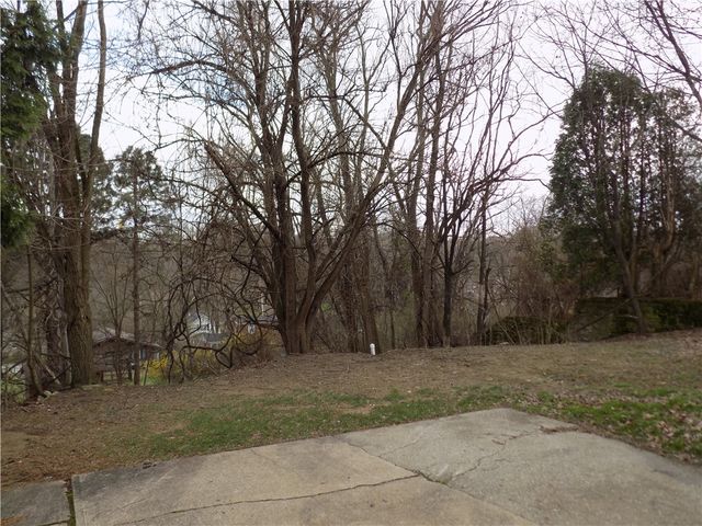 5850 Heberton Dr, Penn Hills, PA 15147