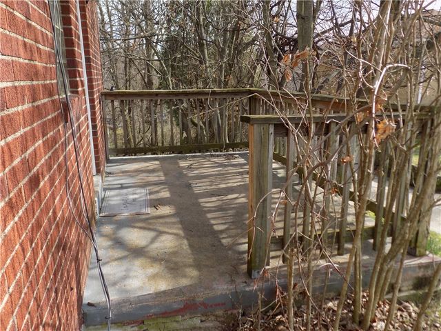 5850 Heberton Dr, Penn Hills, PA 15147