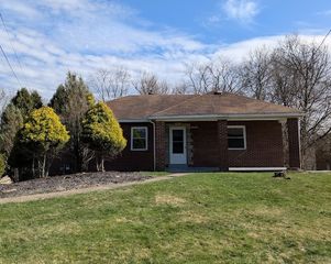 5850 Heberton Dr, Penn Hills, PA 15147