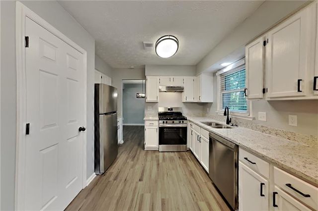 524 Meadowfield Court, Lawrenceville, GA 30043