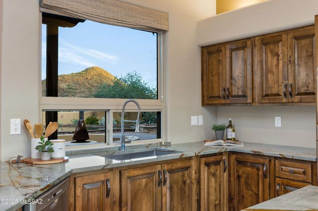 6539 W El Camino Del Cerro, Tucson, AZ 85745