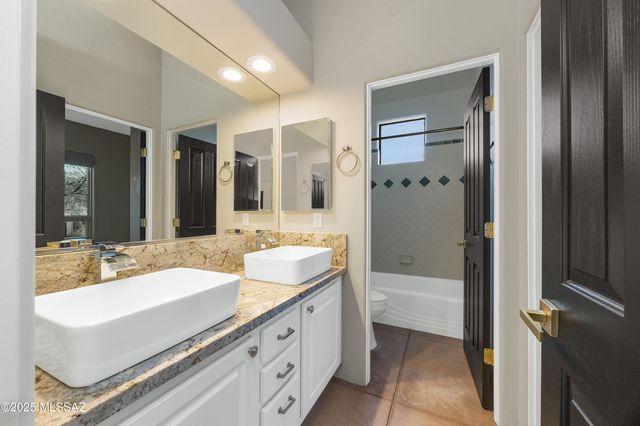 6539 W El Camino Del Cerro, Tucson, AZ 85745