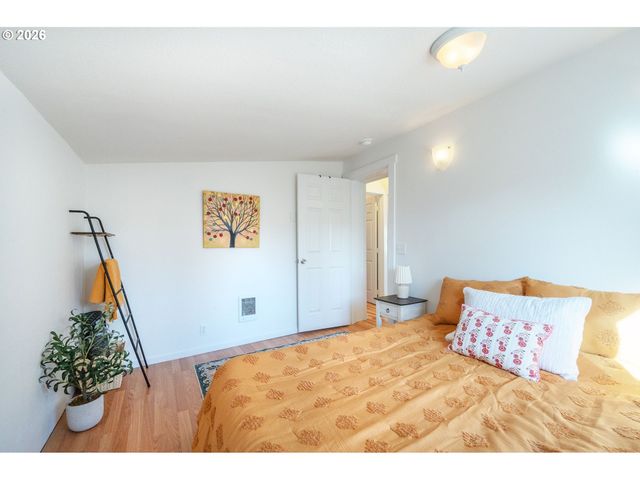 1673 OLIVE Aly, Eugene, OR 97401